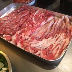 小羊吃瓜图片  第2张